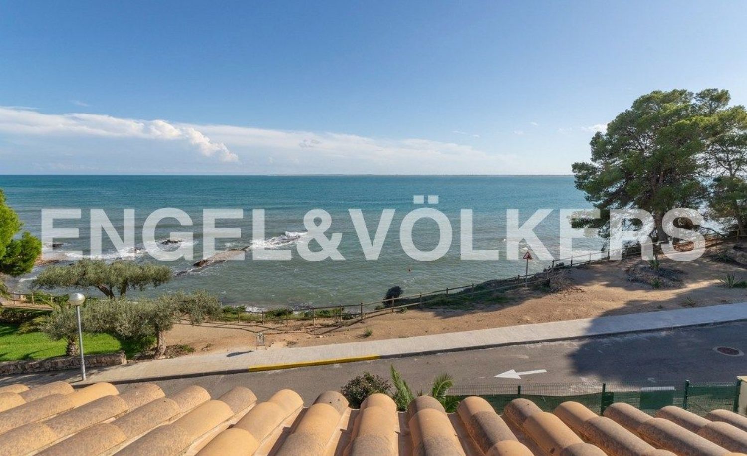 House for sale on the seafront in Cap Roig, in L'Ampolla