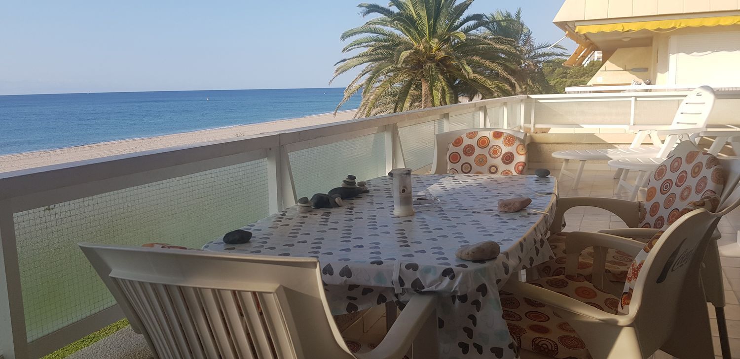 Apartamento en venta en primera línea de mar en la avenida de la Costa Iberica, en Mont-Roig del Camp