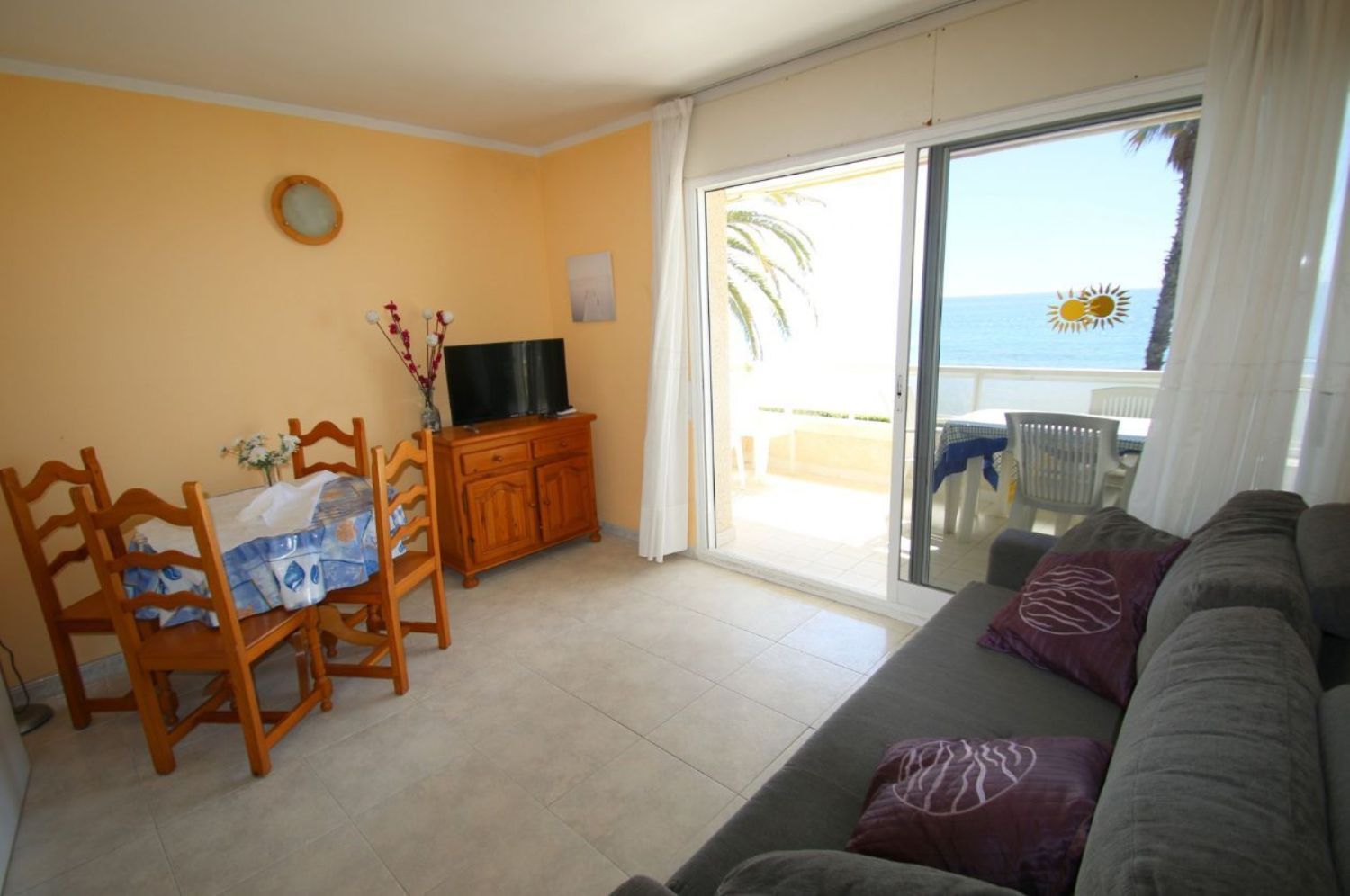 Apartamento en venta en primera línea de mar en la avenida de la Costa Iberica, en Mont-Roig del Camp