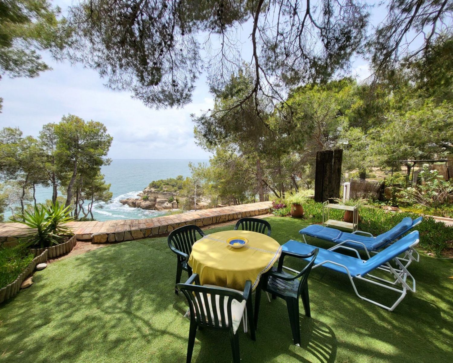 House for sale on the seafront in Roques Daurades-L'Estany, in L'Ametlla de Mar