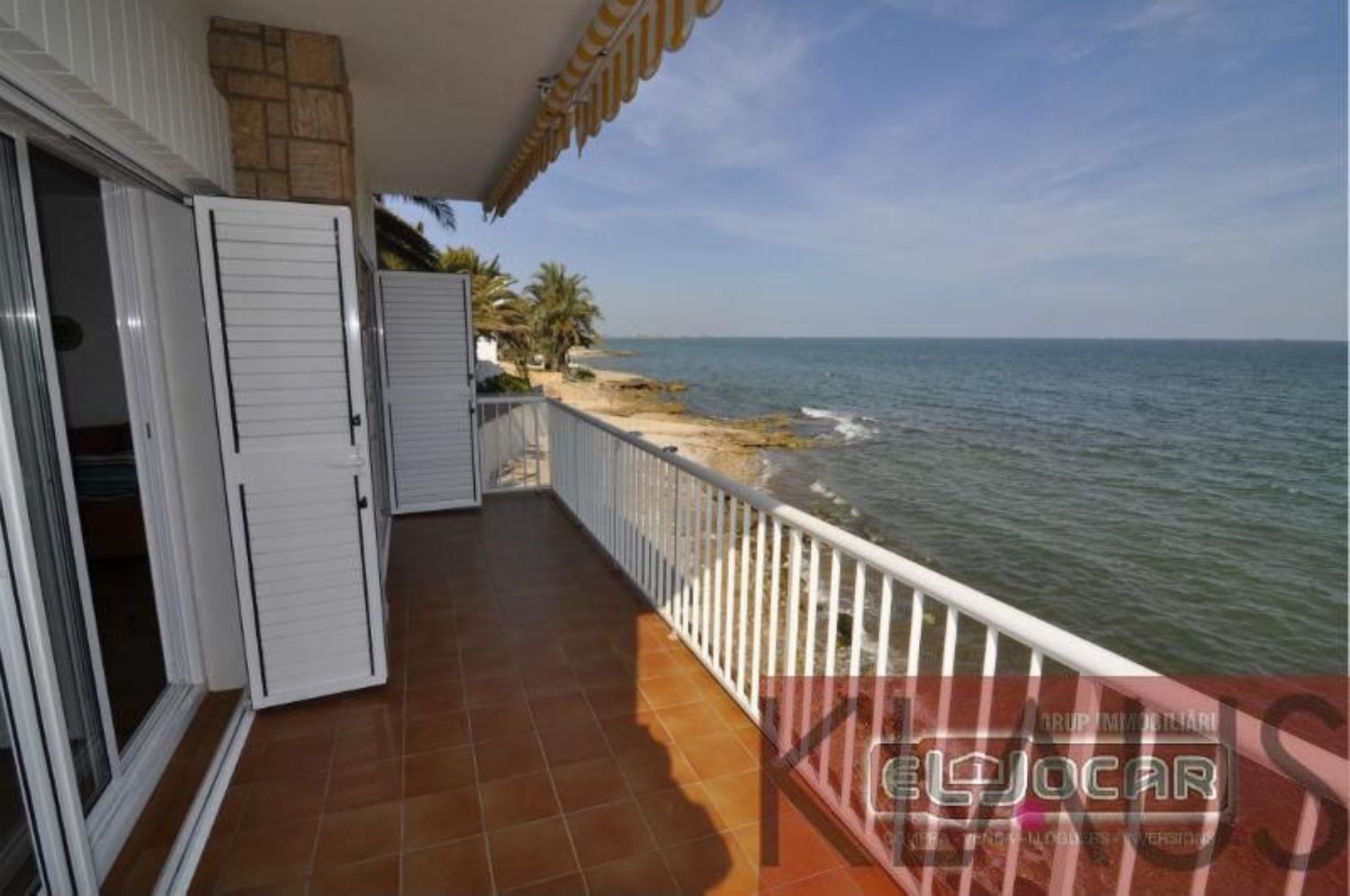 House for sale on the seafront in Montsià de Mar, in Alcaner