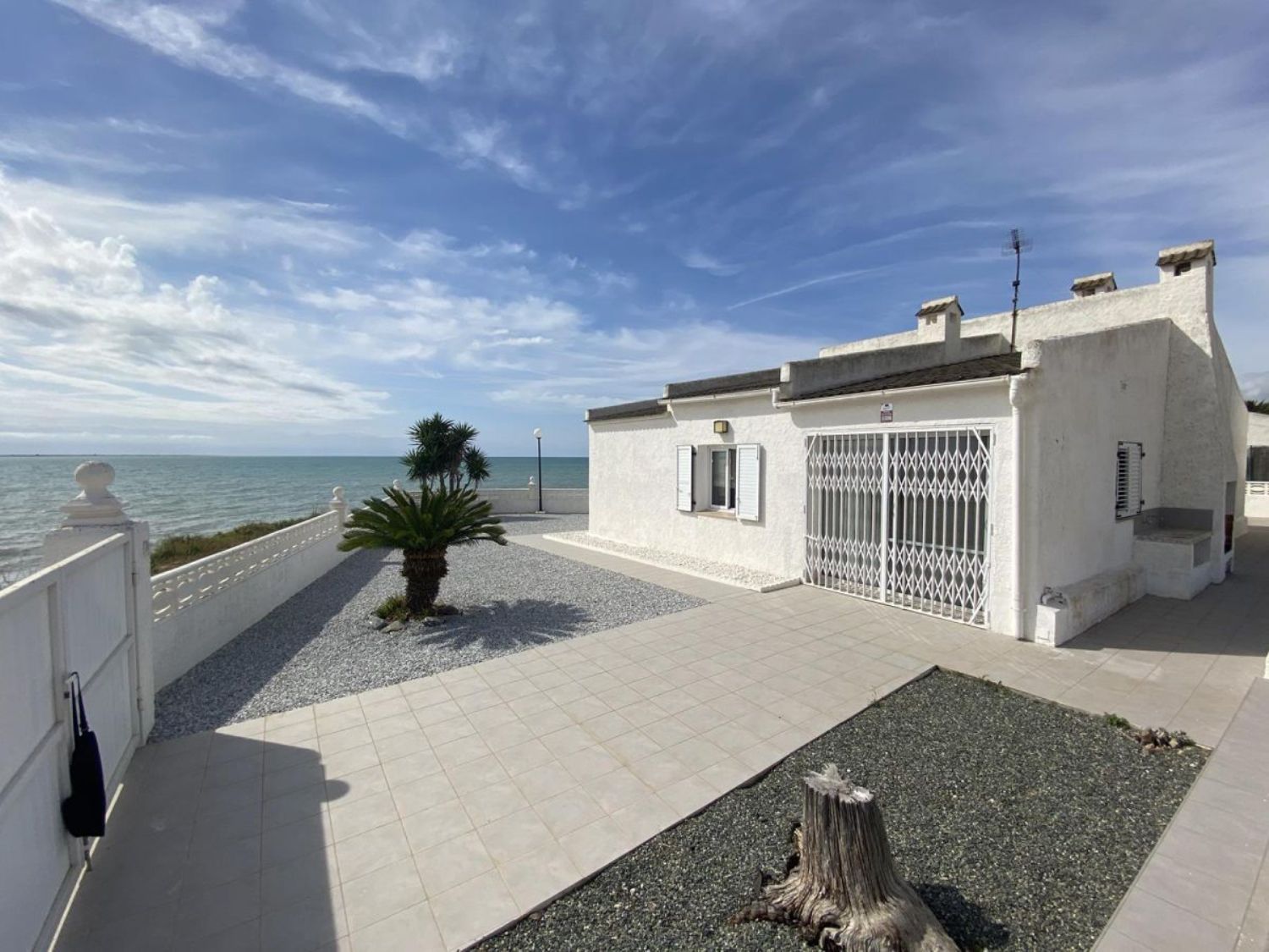 Semi-Detached house for sale on the seafront in Les Cases d'Alcanar, in Alcanar