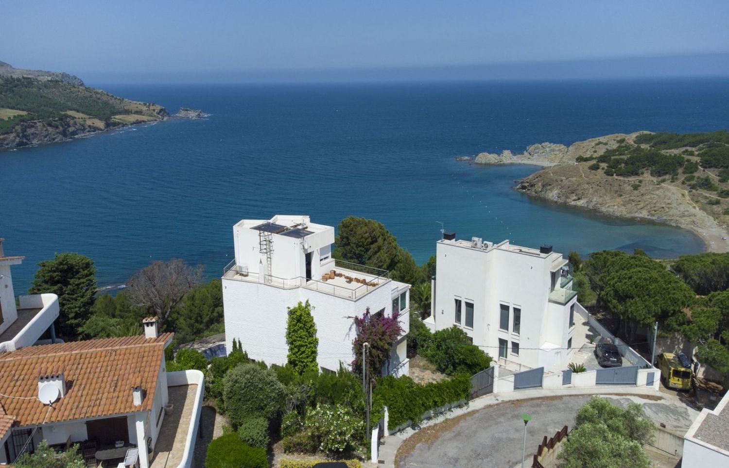 House for sale on the seafront on Calle Fenolleda in Llançà