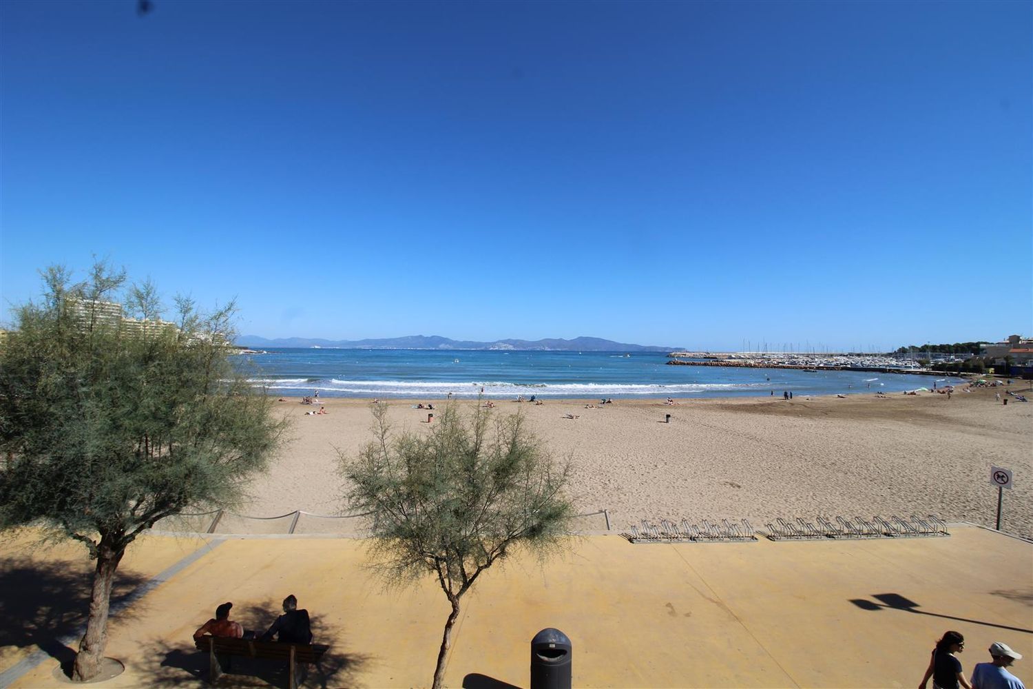 Ground floor for sale on the seafront in Avinguda Riells, in L'Escala