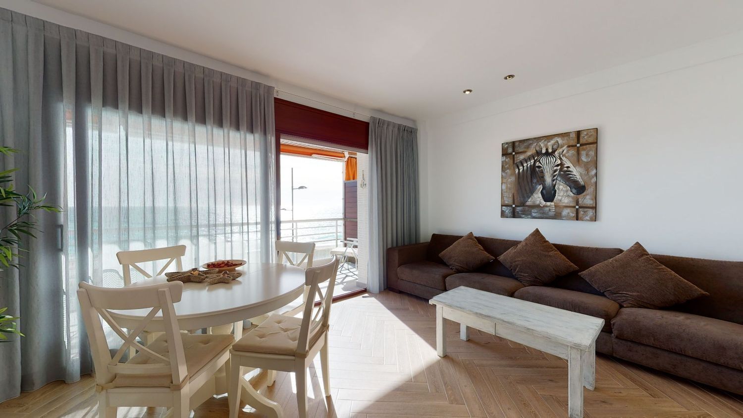Apartamento en venta en primera línea de mar en el paseo de Josep Mundet, en Calonge