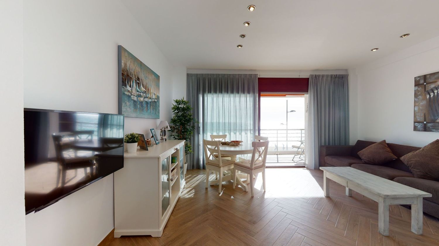 Apartamento en venta en primera línea de mar en el paseo de Josep Mundet, en Calonge