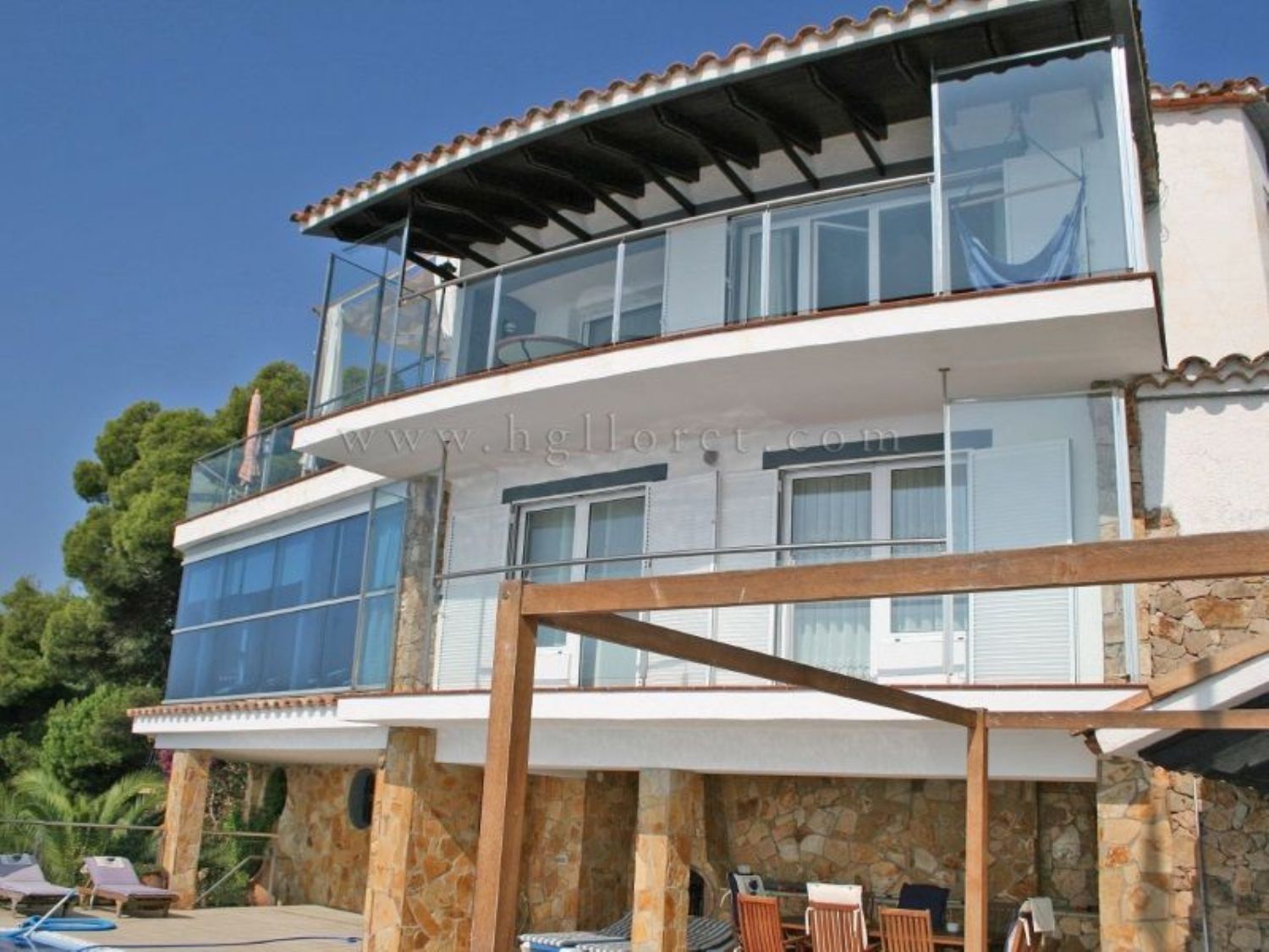 Chalet pareado en venta en primera línea de mar en Canyelles, en Lloret de Mar