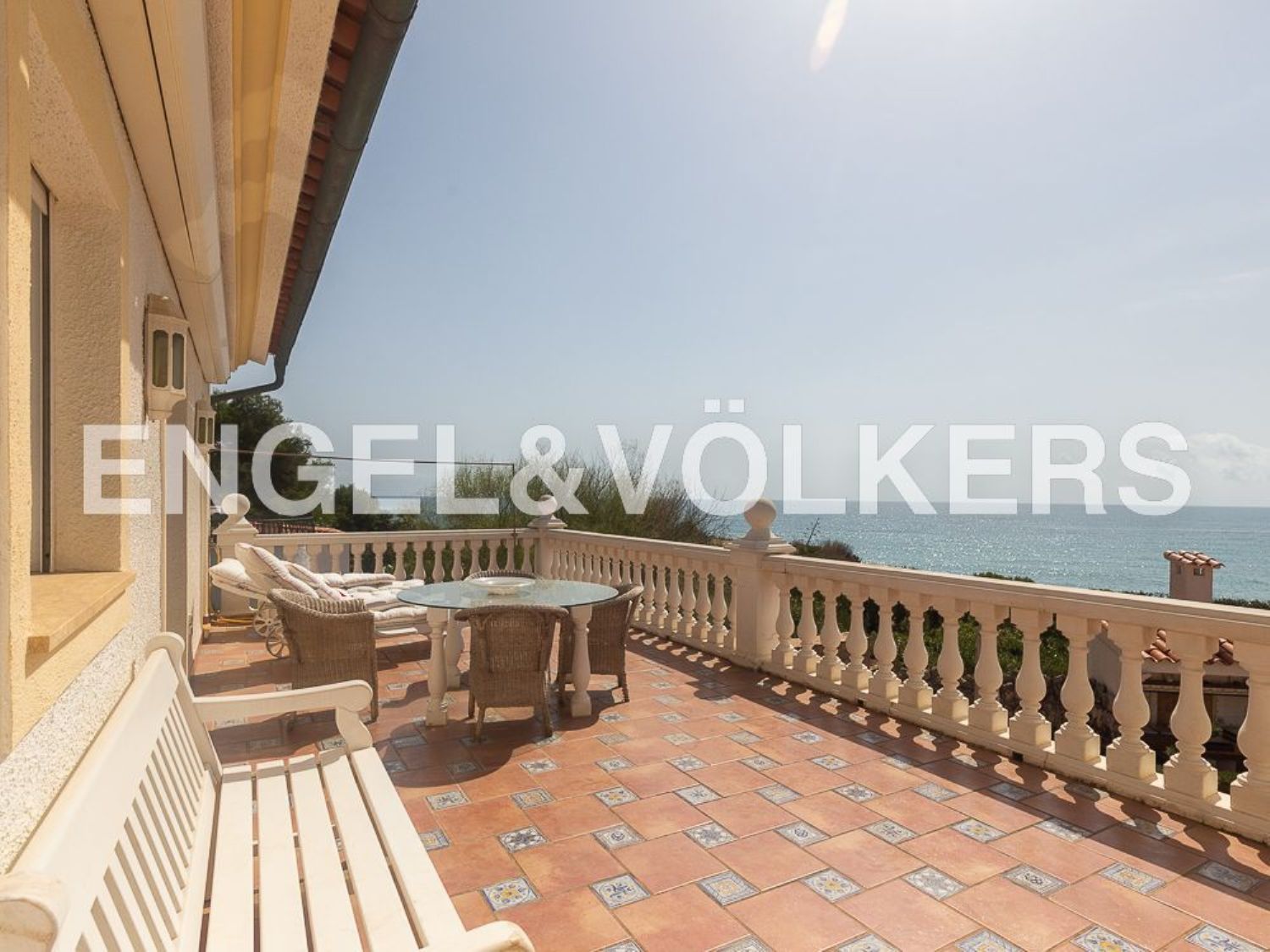 House for sale on the first line of the sea in the Urban Center, in Vinaròs