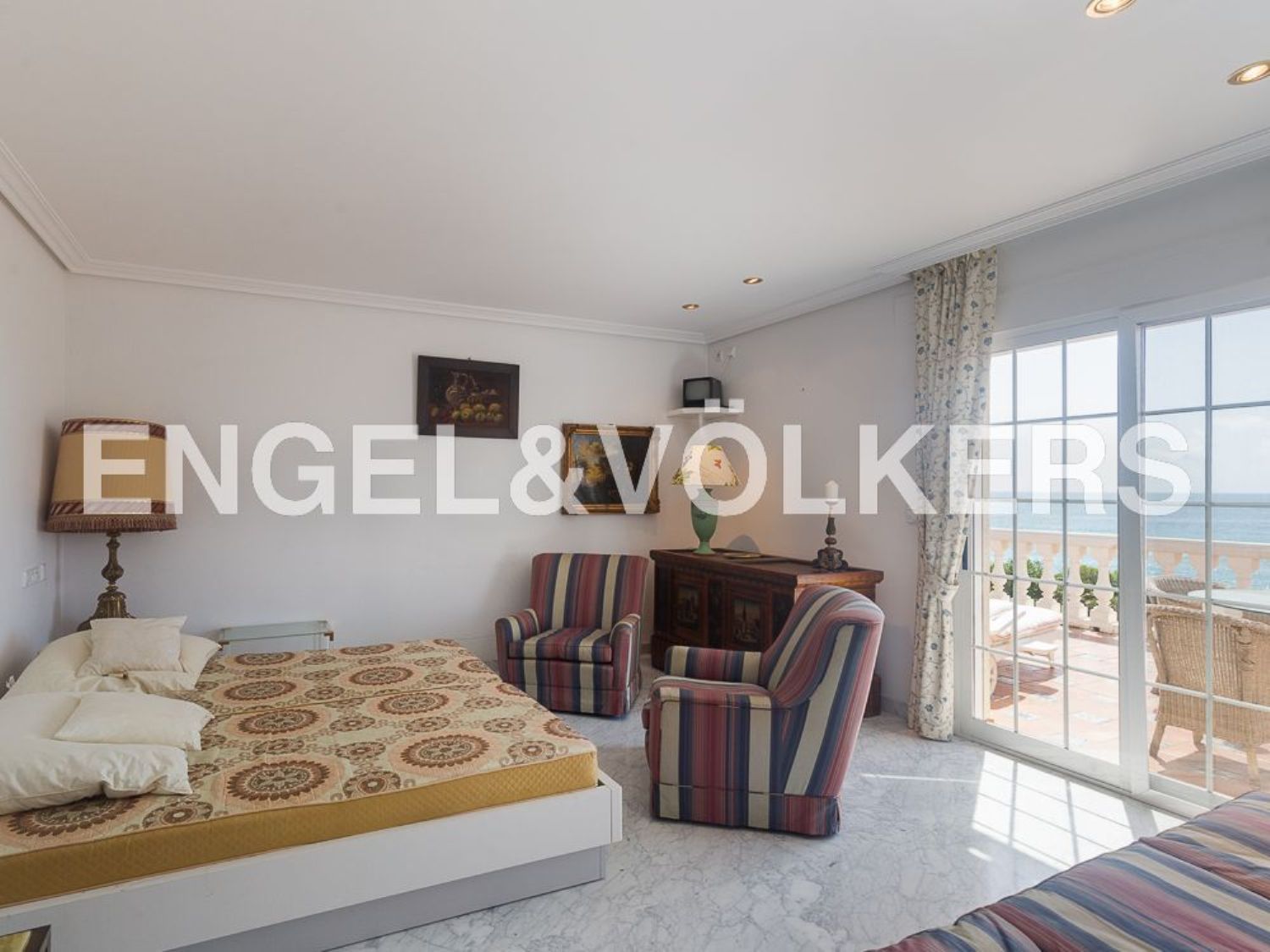 House for sale on the first line of the sea in the Urban Center, in Vinaròs