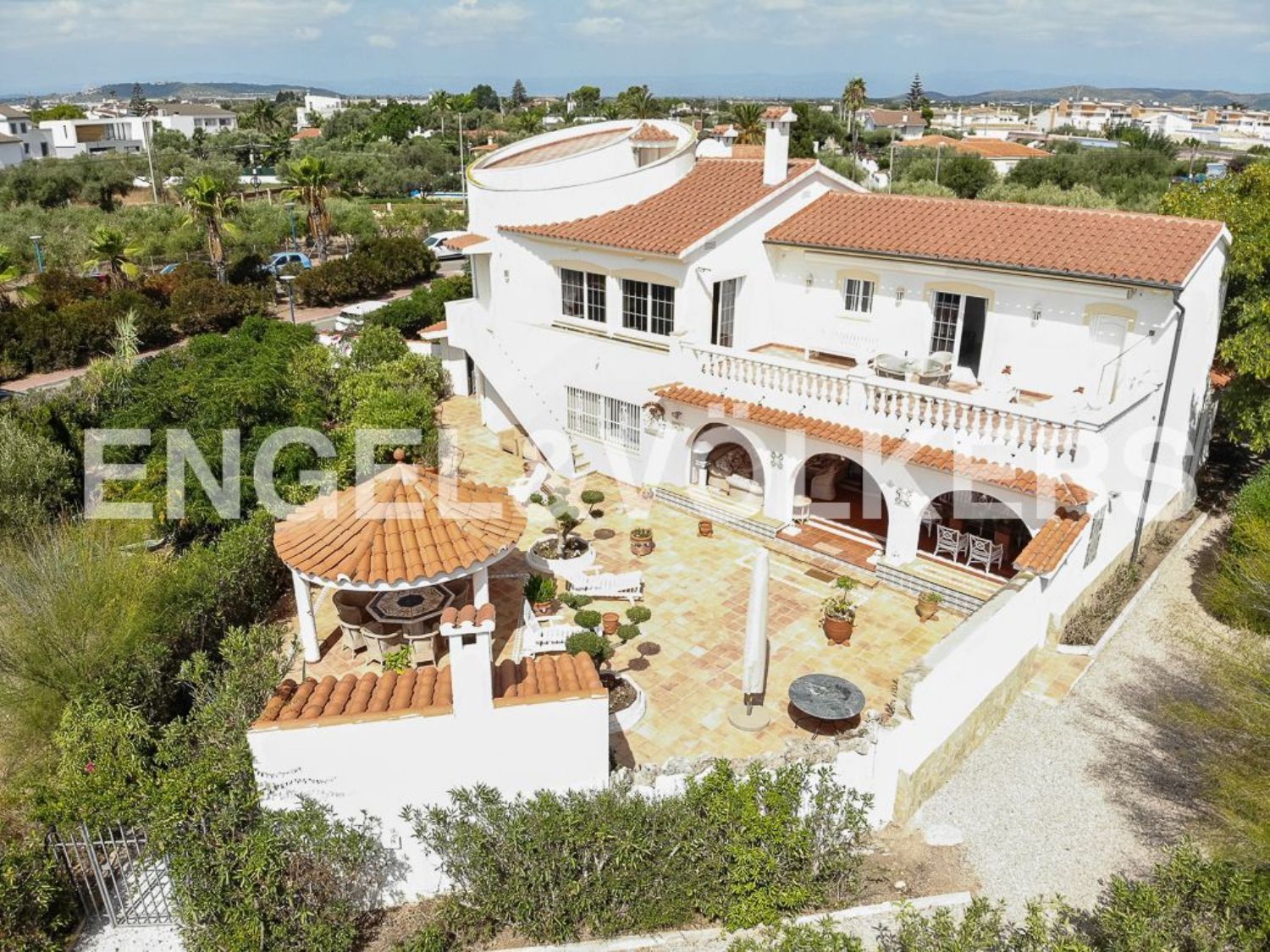 House for sale on the first line of the sea in the Urban Center, in Vinaròs