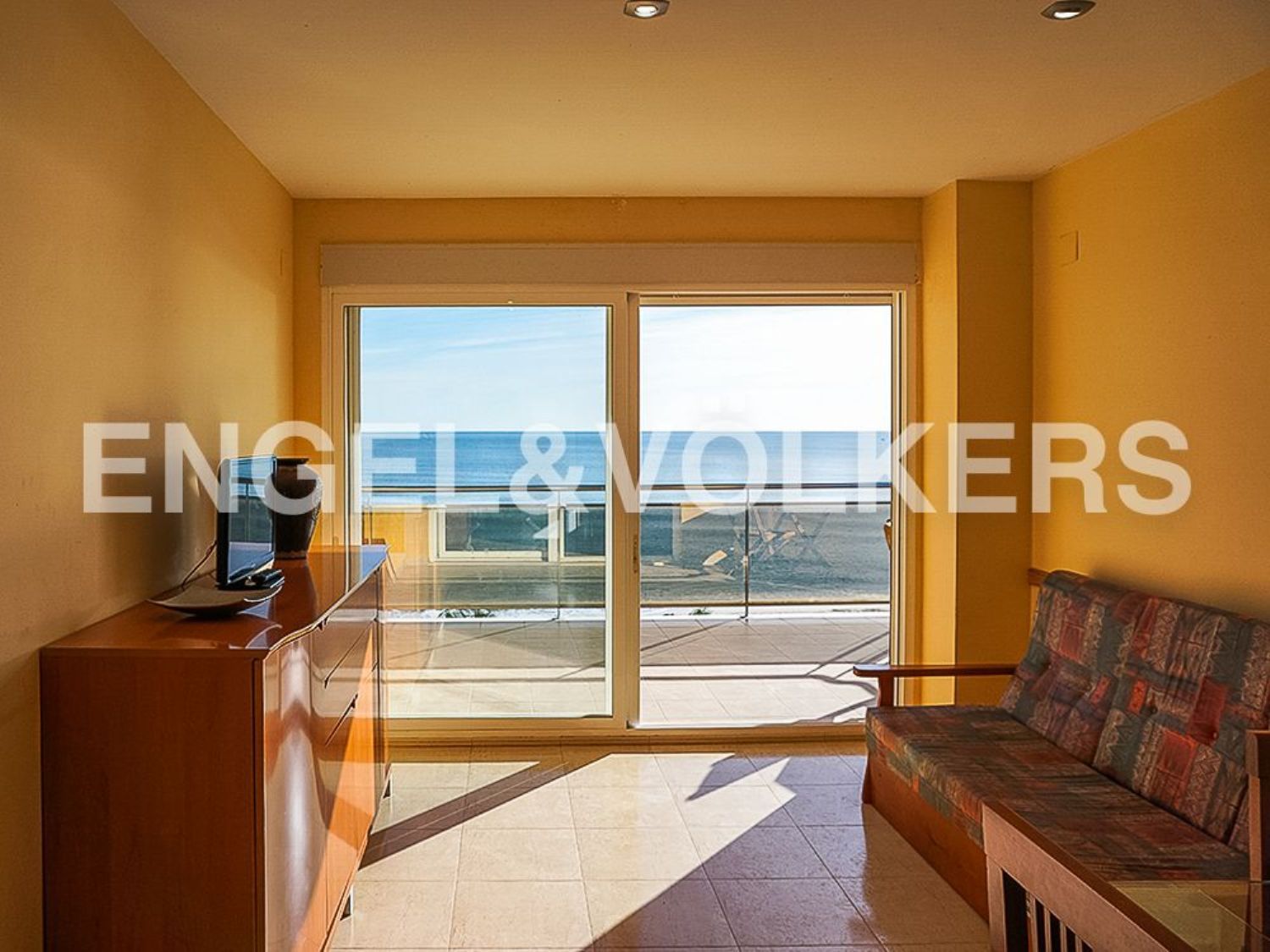 Apartment for sale on the seafront on Avenida del Papa Luna, in Peñiscola