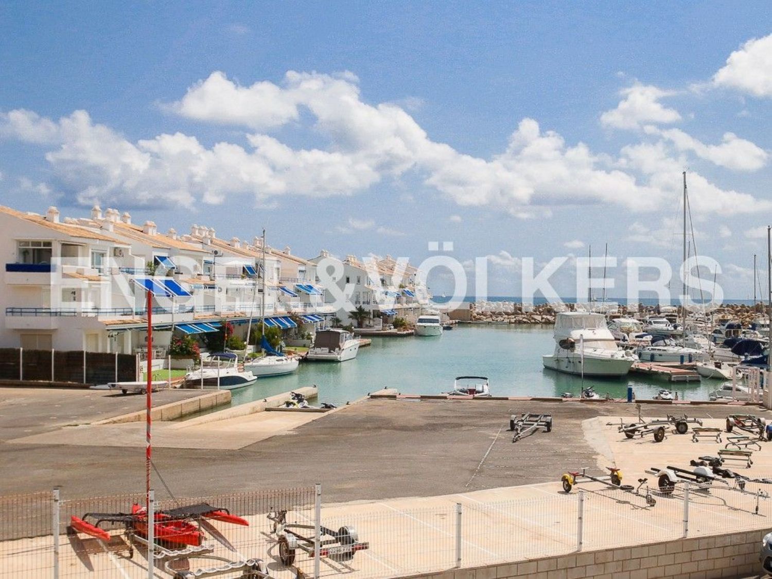 Townhouse for sale on the seafront on Camí de L'Atall street, in Alcossebre