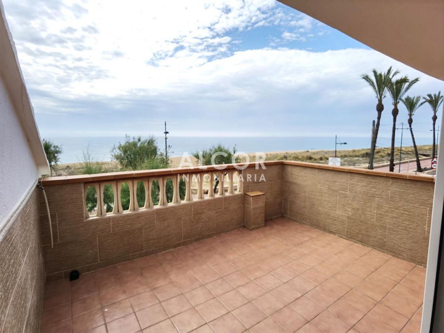 House for sale on the seafront on Avenida del Papa Luna, in Peñiscola