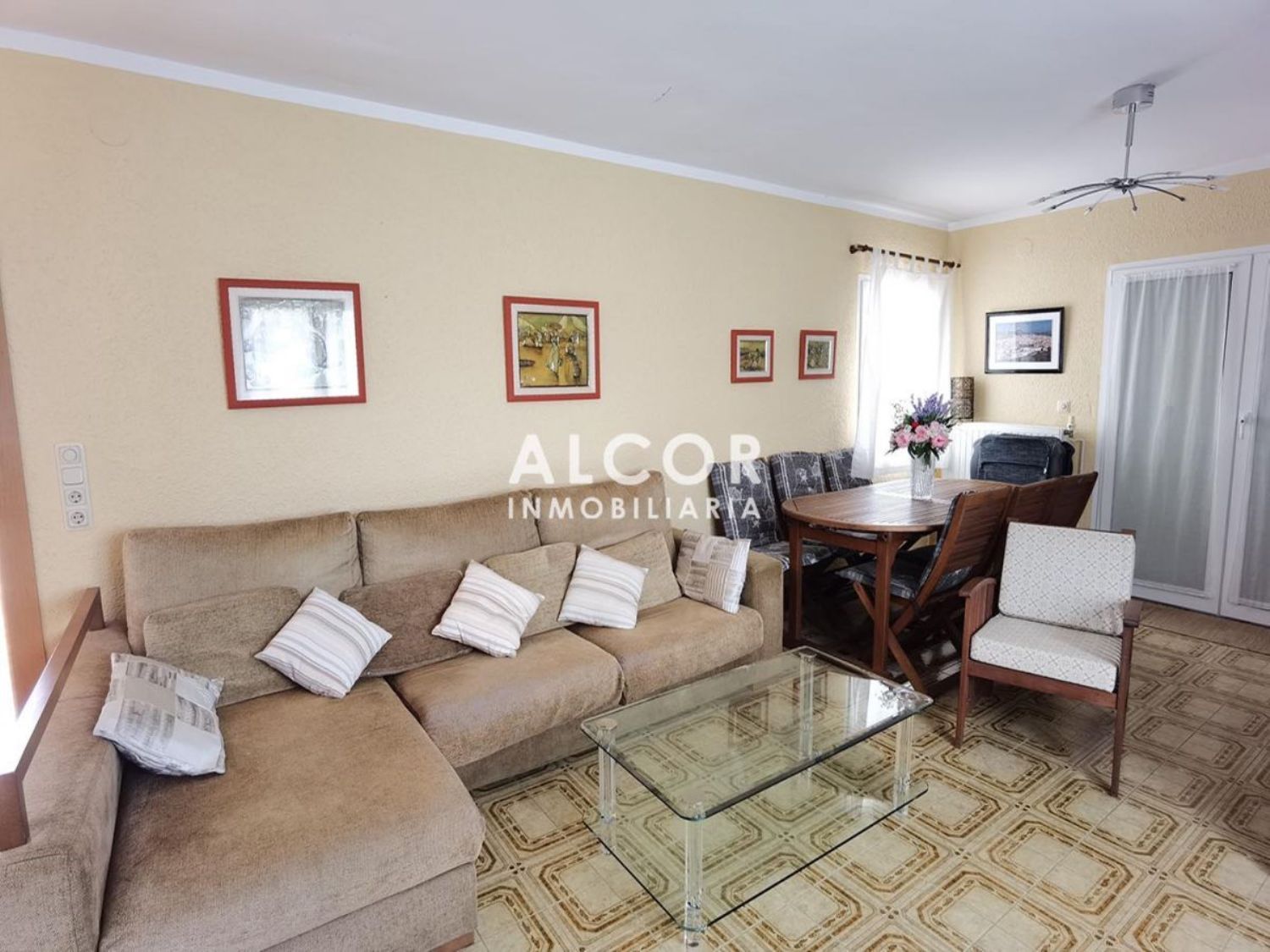 House for sale on the seafront on Avenida del Papa Luna, in Peñiscola