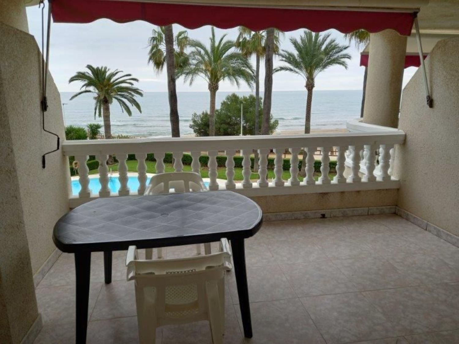 Apartamento en venta en primera línea de mar en la Playa Romana, en Alcossebre