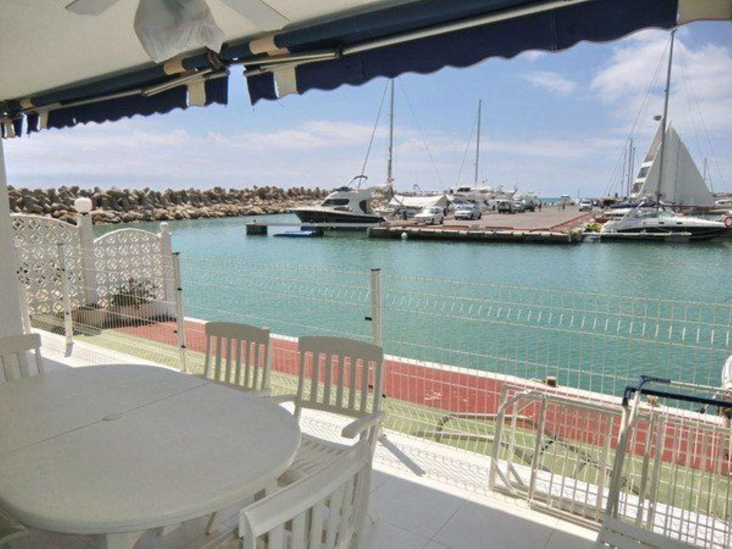 Ground floor for sale on the seafront, in Alcossebre