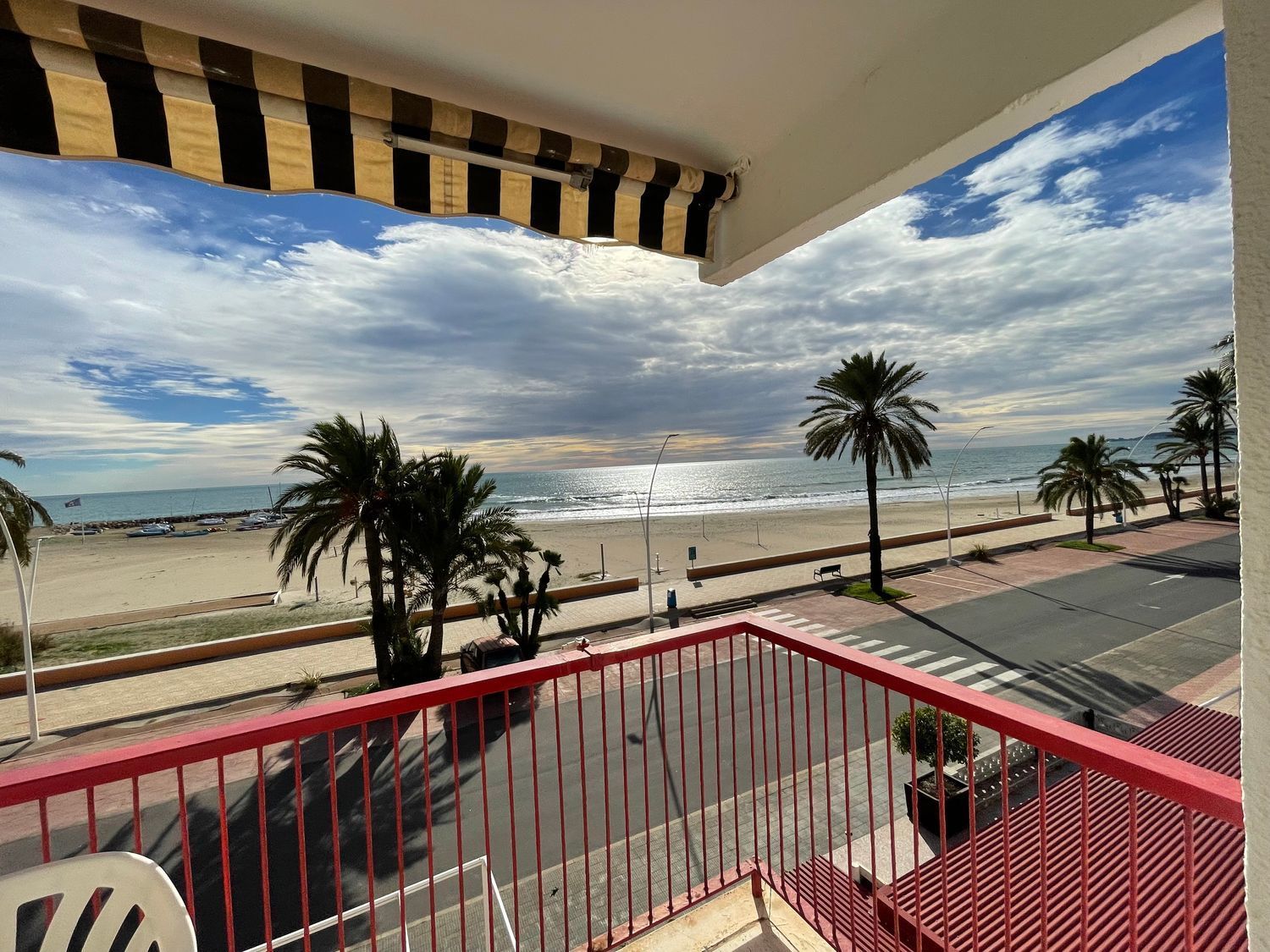 Apartment for sale on the seafront on Rey Juan Carlos avenue, in Torreblanca