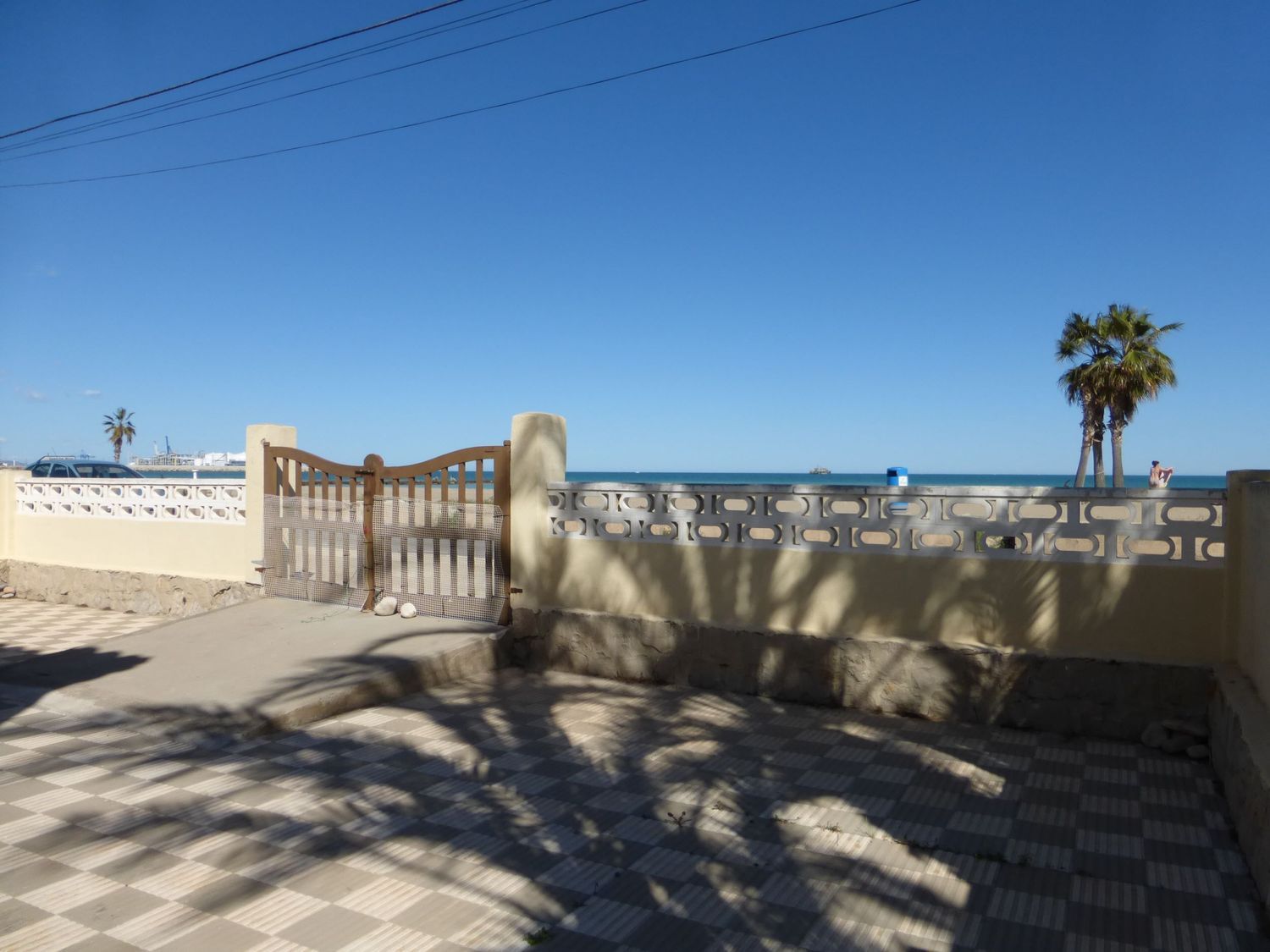 House for sale on the seafront on the Paseo Maritim, in Almazora