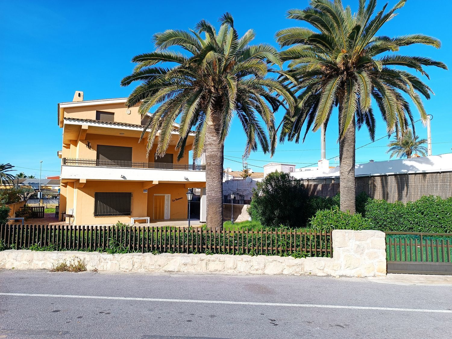 House for sale on the seafront on Paseo Mediterraneo, in Almazora