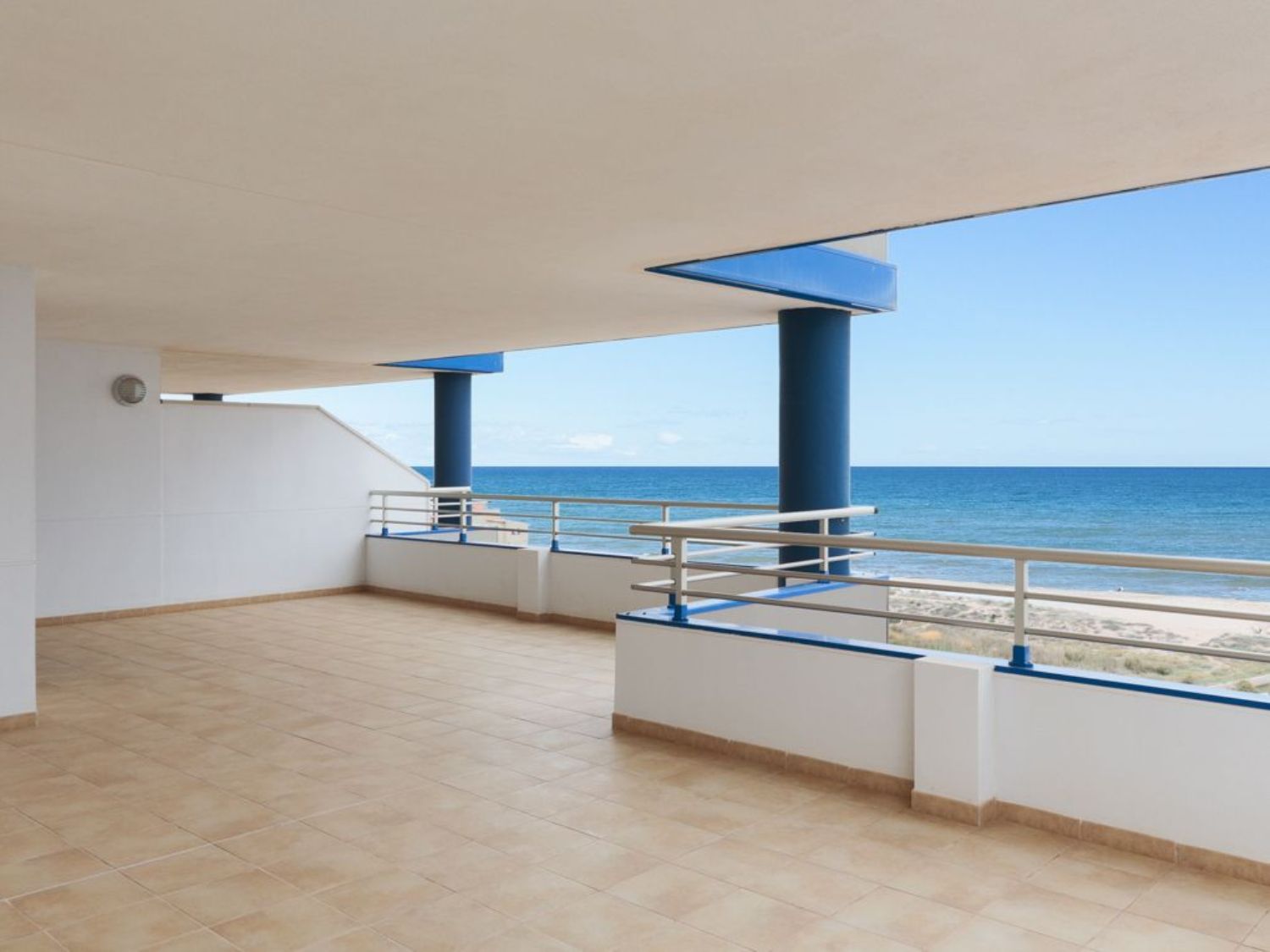 Apartment for sale on the seafront in Tavernes de la Valldigna