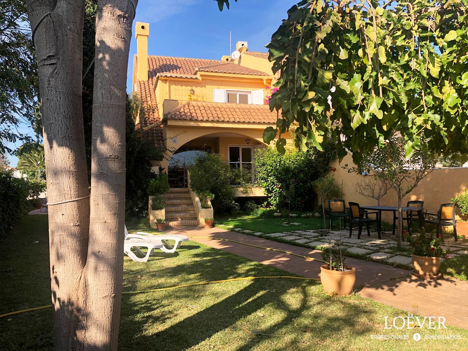 Chalet Pareado en venta en primera línea de mar en Almarda, Sagunto