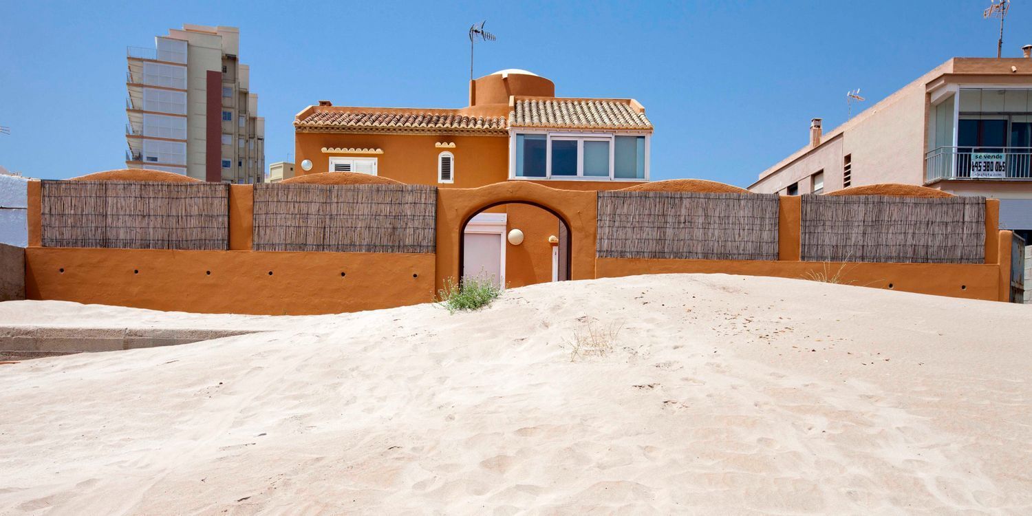 Casa en venta en primera línea de mar en El Perellonet