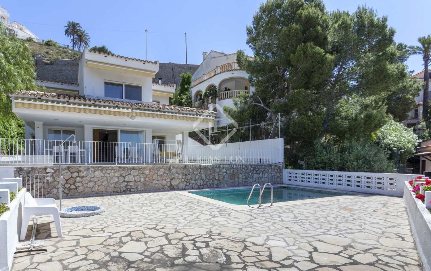 House for sale on the seafront in El Faro, in Cullera