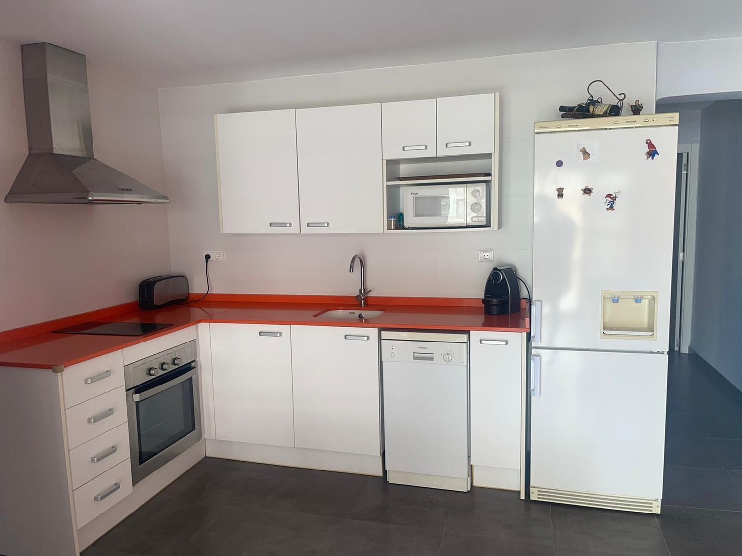 Vende-se apartamento à beira-mar na rua Riu Segarra, em Sueca