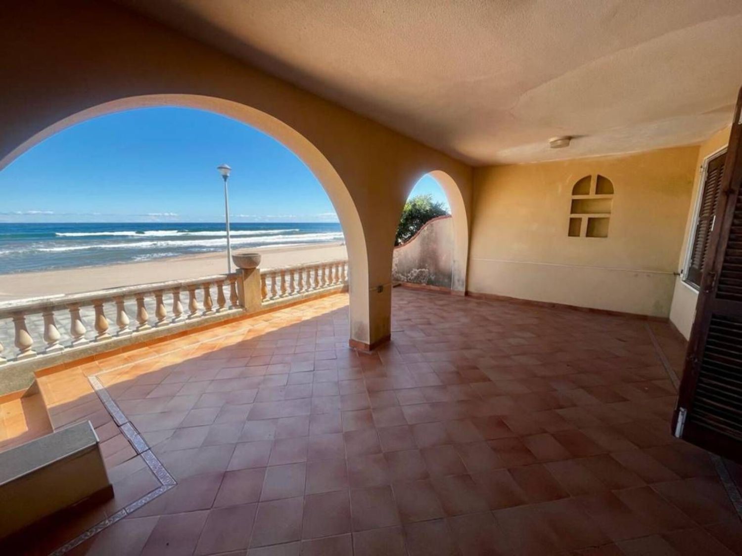 Semi-detached house for sale on the seafront on Mar Blau N-07 street, in Sueca