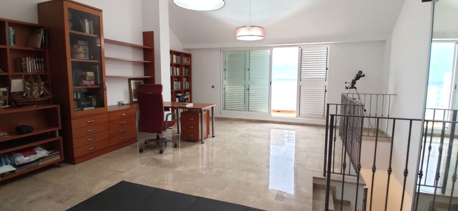 Townhouse for sale on the seafront in El Faro, in Cullera