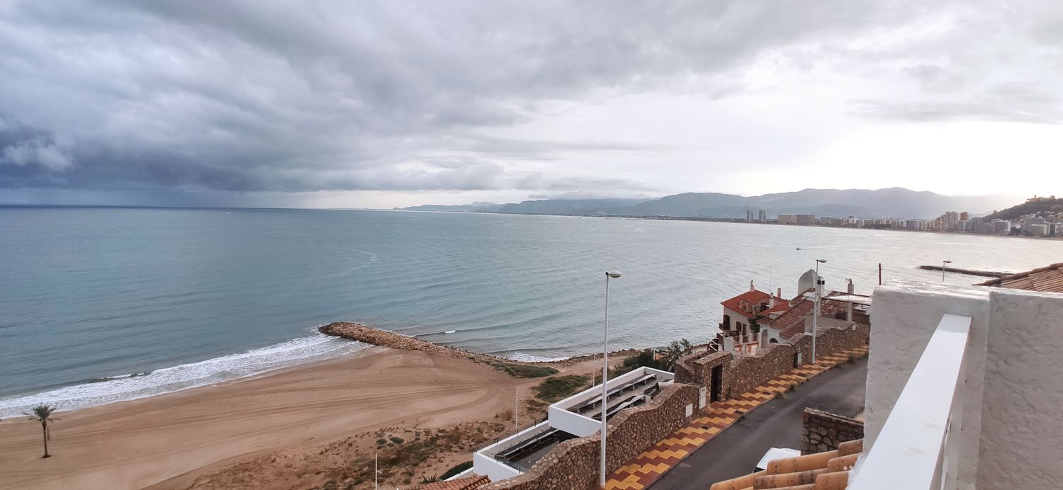 Townhouse for sale on the seafront in El Faro, in Cullera