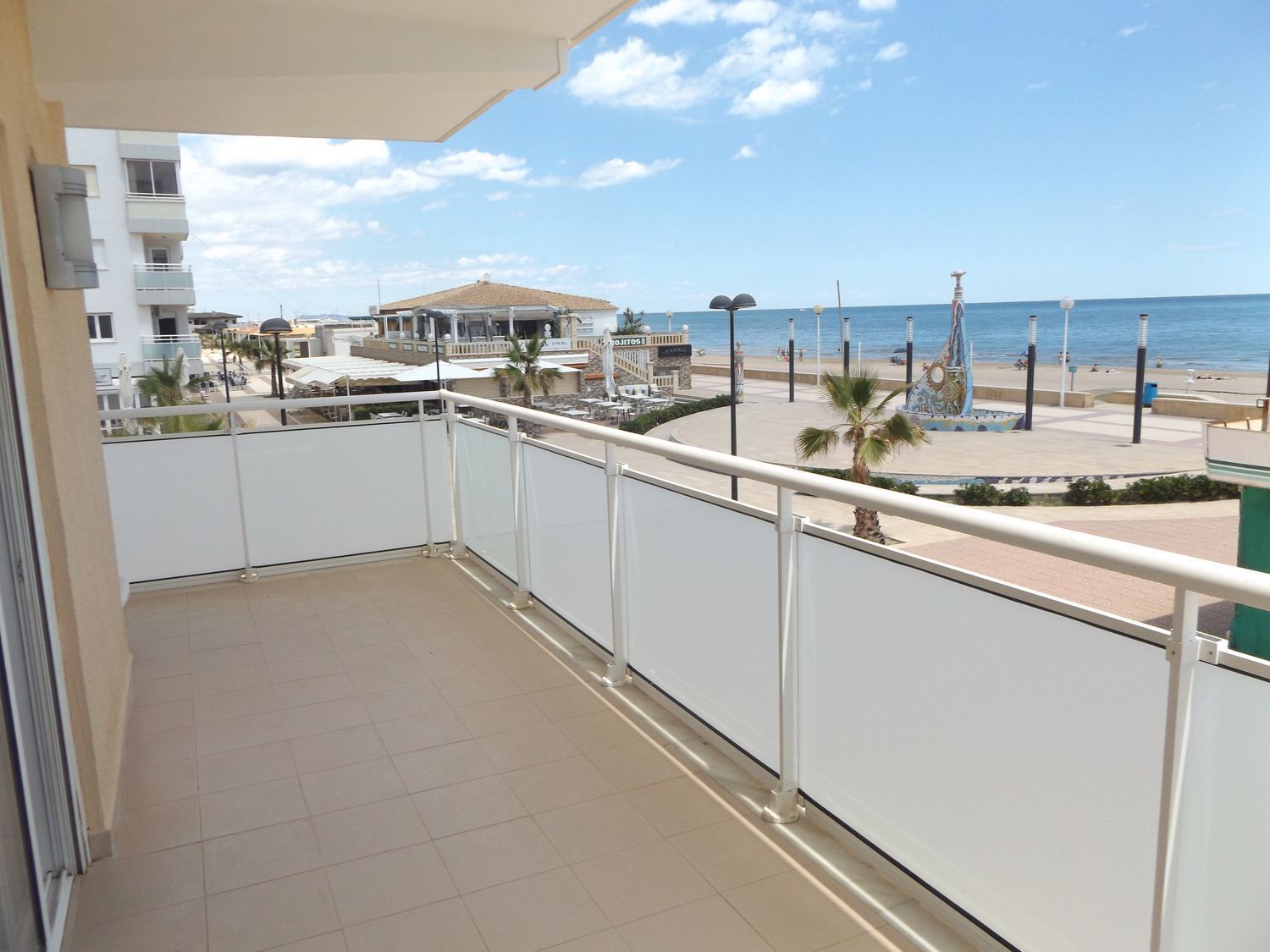Apartment for sale on the seafront in Plaza Alcalde Castelló, in Daimús