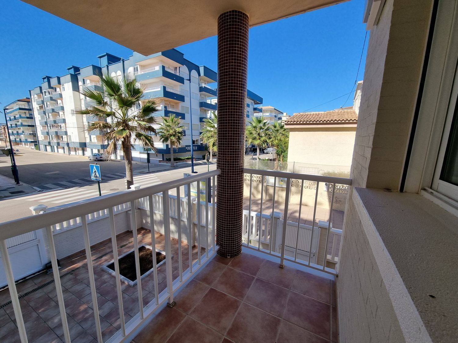 House for sale on the seafront on Avenida de la Mar, in Miramar