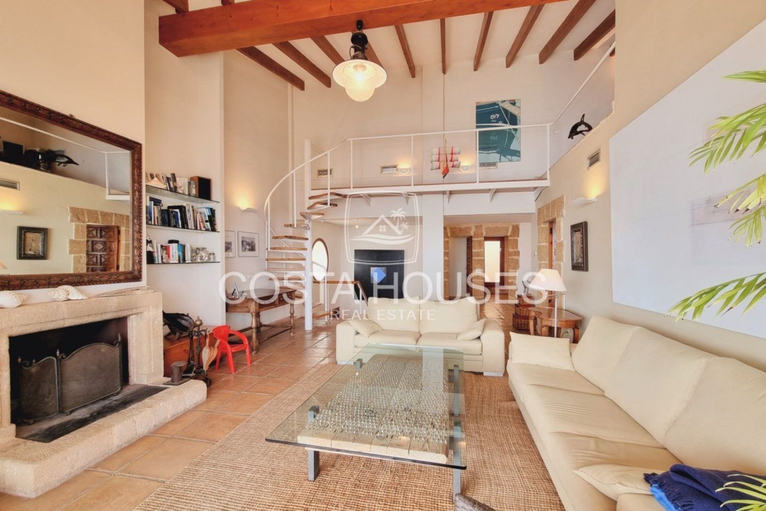 House for sale on the seafront on La Caleta street, in Jávea