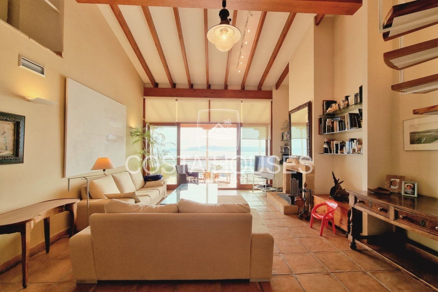 House for sale on the seafront on La Caleta street, in Jávea