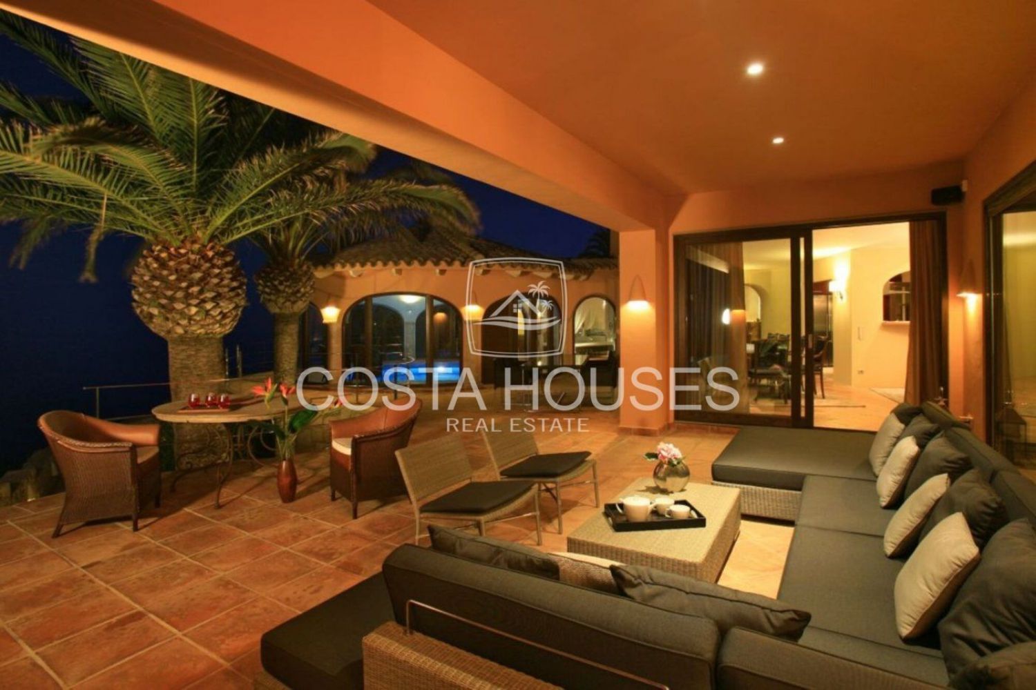 House for sale on the seafront on Calle Franz Joseph Haydn, in Jávea