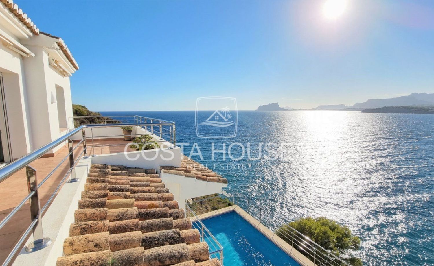 House for sale on the seafront in Moraira