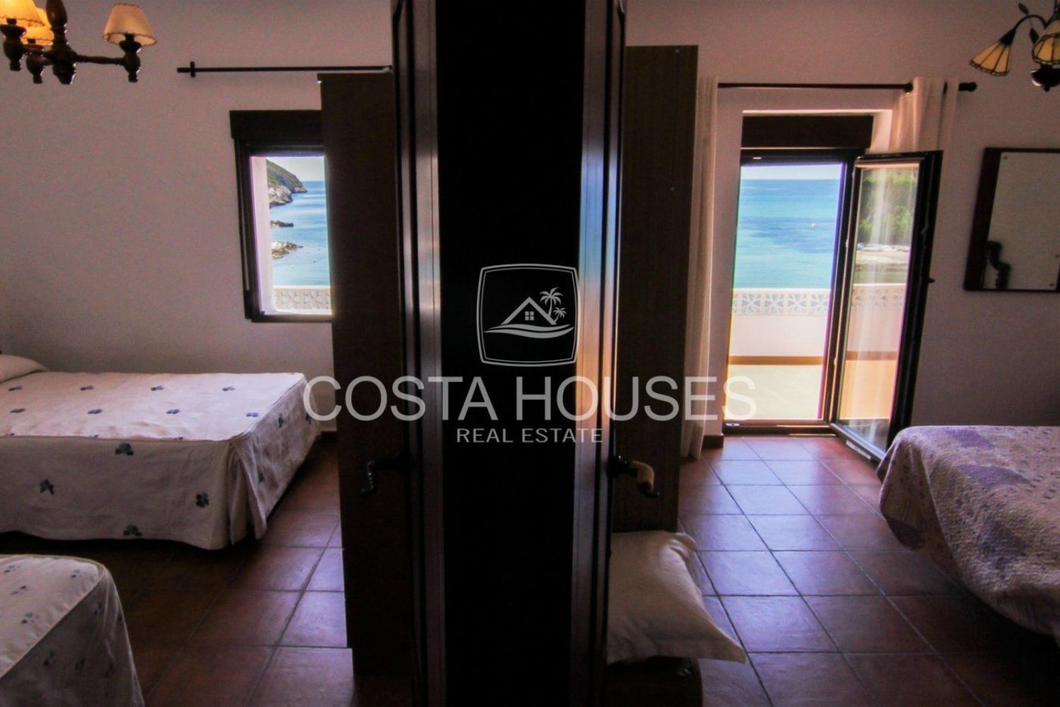 Casa en venta en primera línea de mar en la calle Puerto Lápice, en Moraira