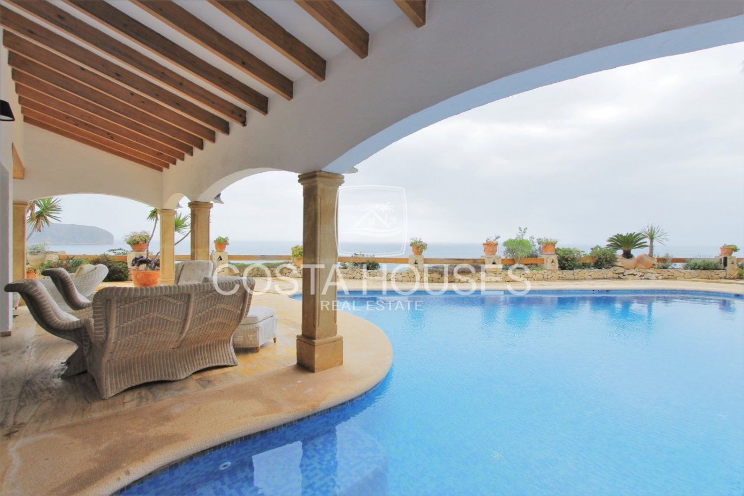 House for sale on the seafront, in Moraira