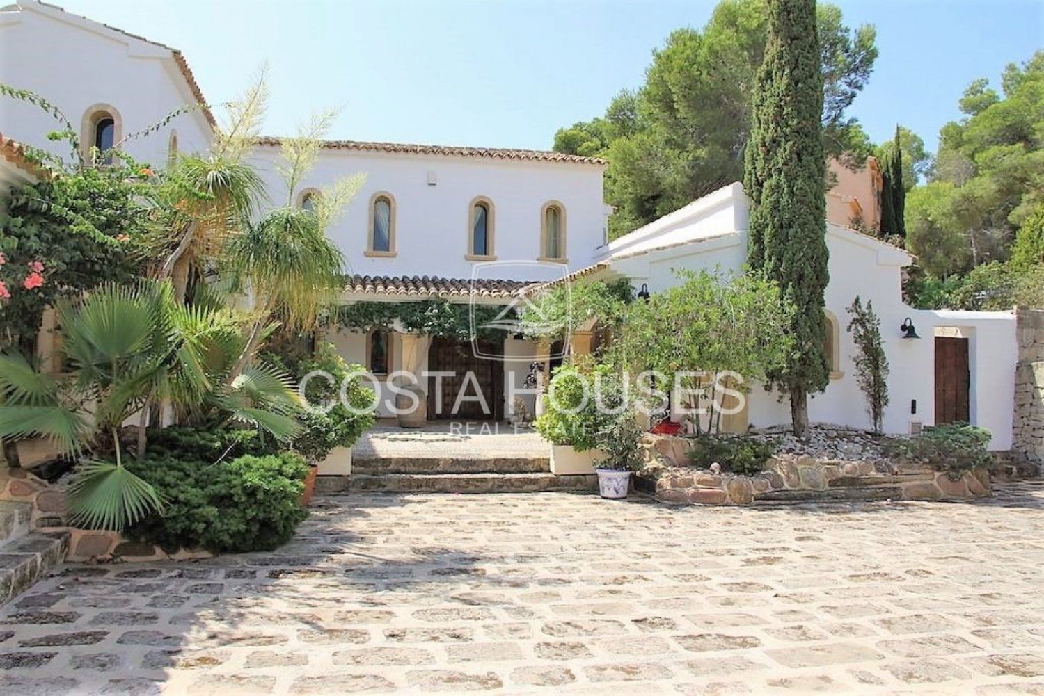 House for sale on the seafront, in Moraira
