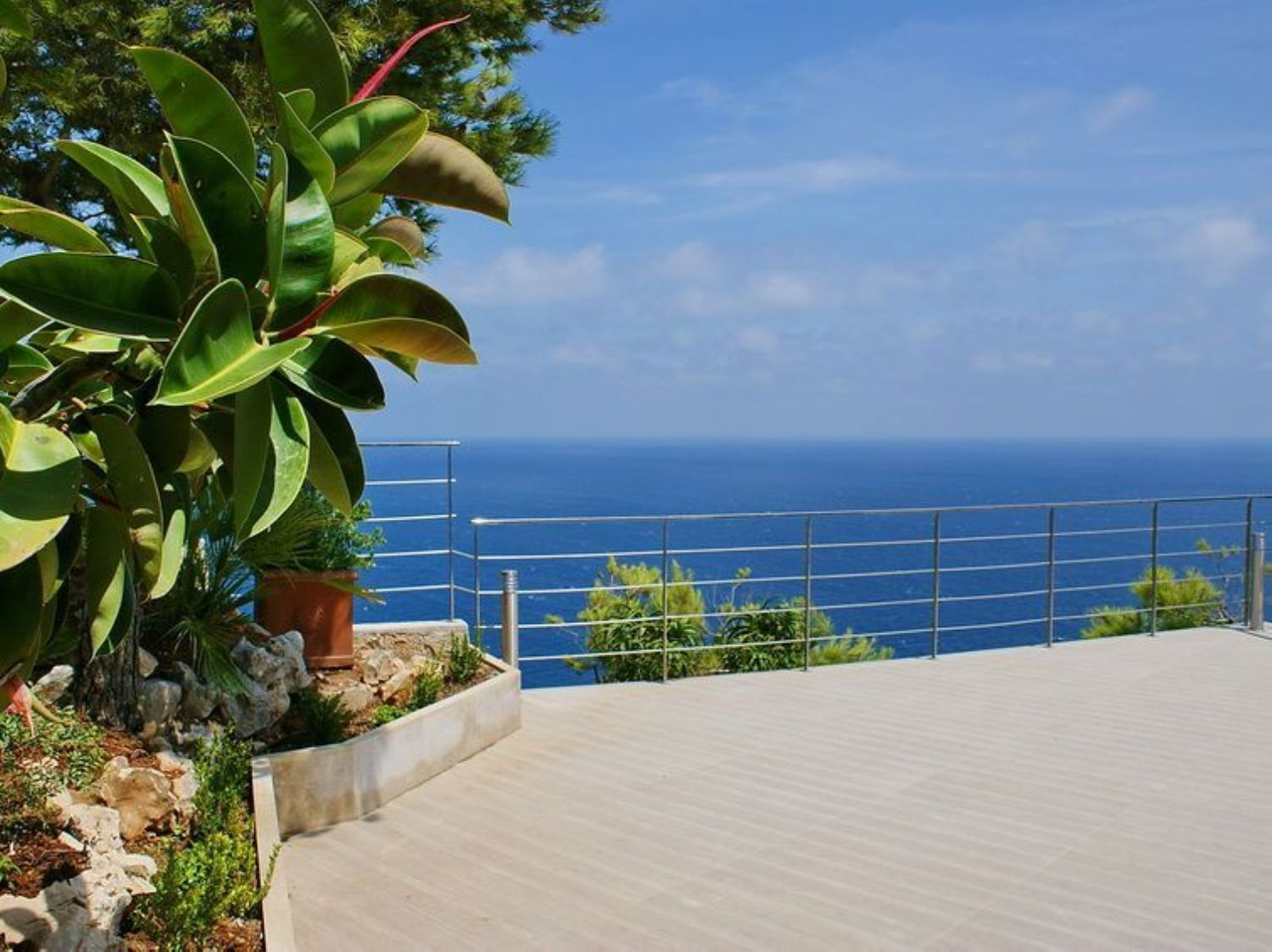House for sale on the seafront in Calle Franz Joseph Haydn, in Jávea