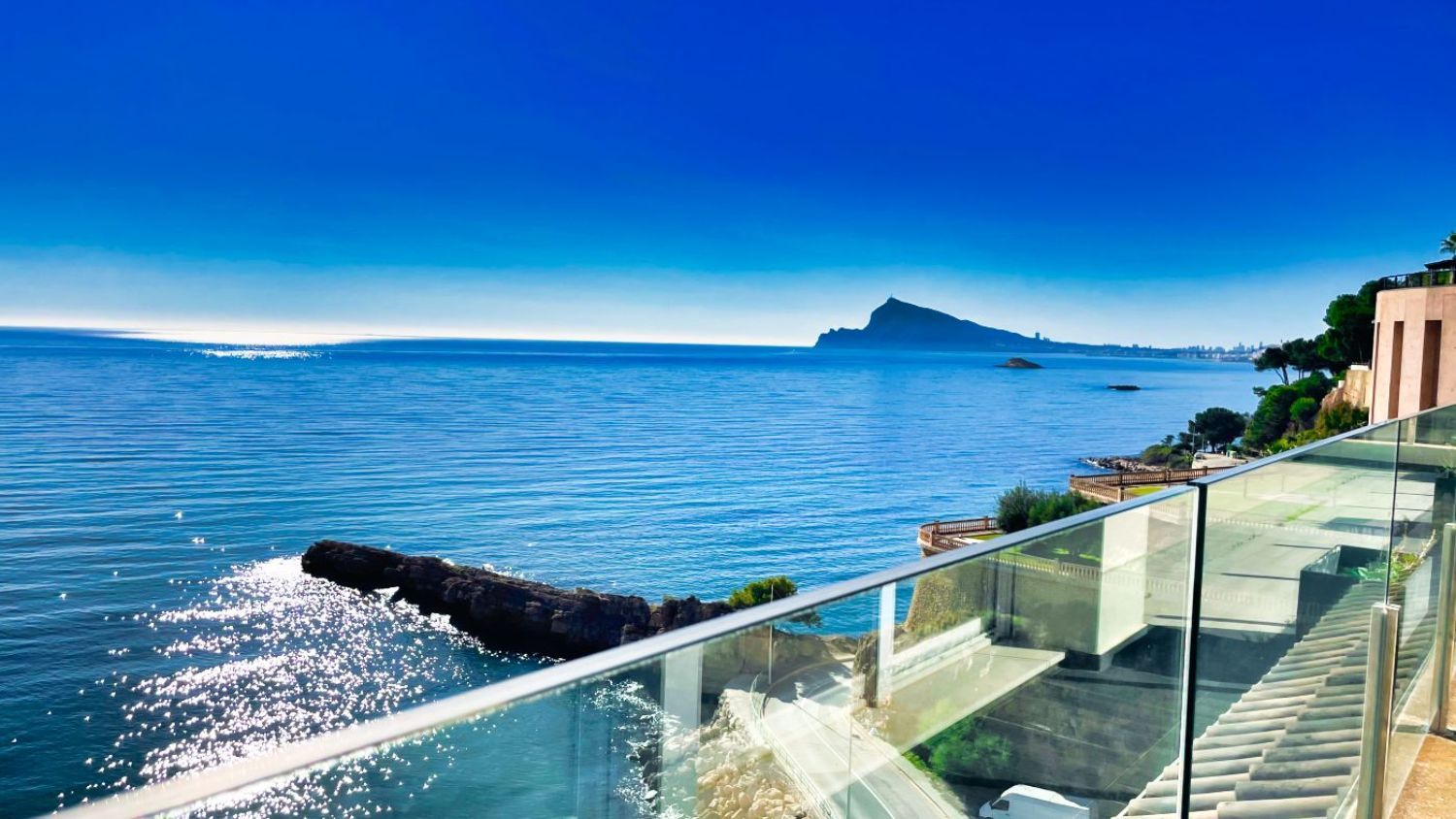 Penthouse for sale on the seafront in Mascarat, Altea