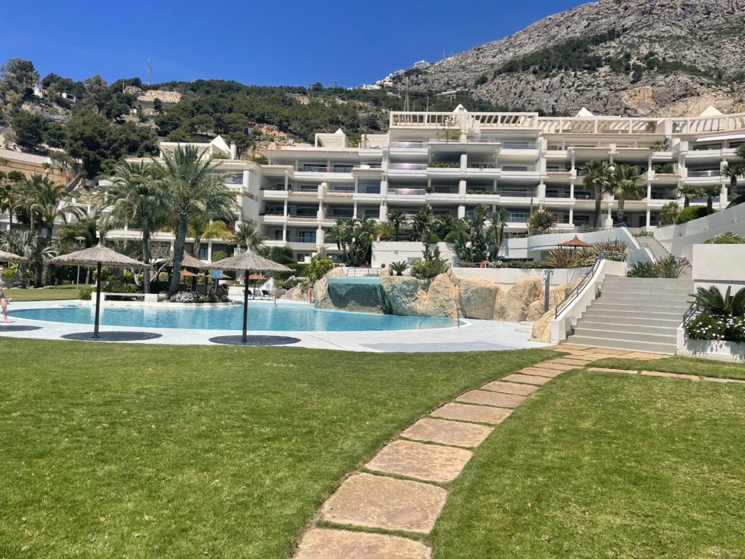 Apartment for sale on the seafront in the Residencial Mascarat Beach, in Altea