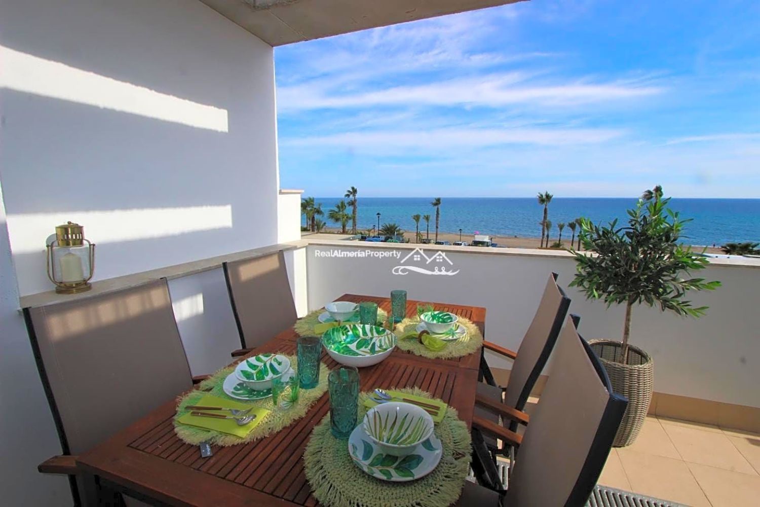 Flat for sale on the seafront on Paseo del Mediterráneo, in Mojácar