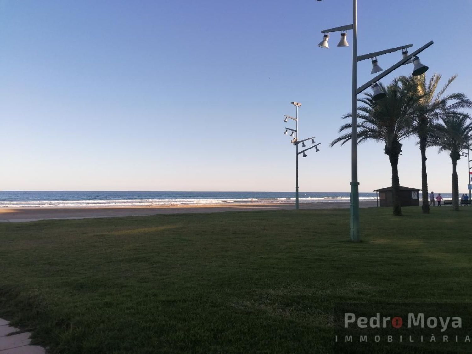 Apartment for sale on the seafront on Calle de Pep Ventura, in La Pineda