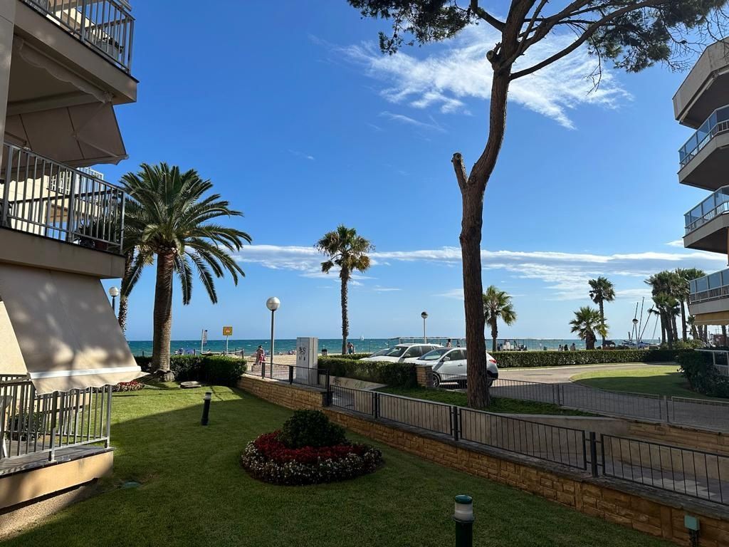 Ground floor for sale on the seafront in Avinguda Diputació, in Vilafortuny, Cambrils