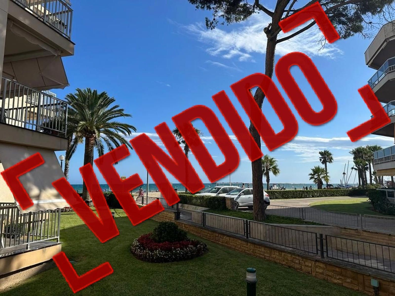 Planta baja en venta en primera línea de mar en Avinguda Diputació, en Vilafortuny, Cambrils