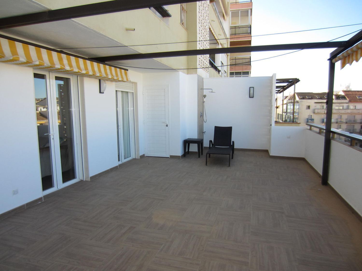 Apartment for sale on the seafront on Calle Salvador Rodríguez Navas, in Fuengirola