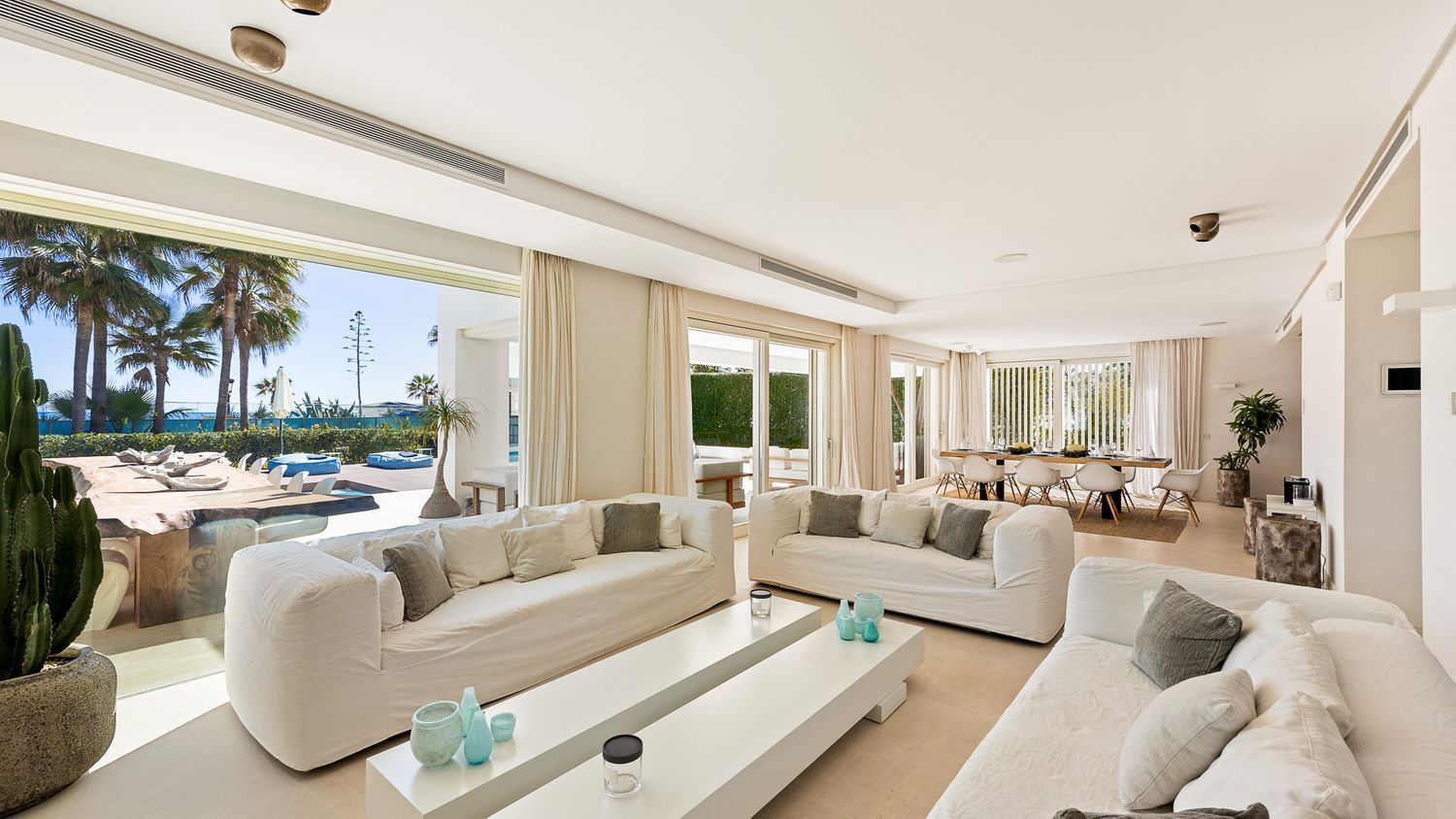 House for sale on the seafront on the Golden Mile, in Marbella