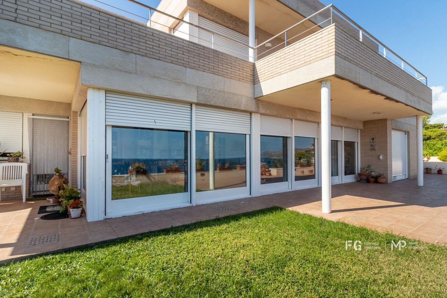 House for sale on the seafront on Avenida Carboneres, in Llançà